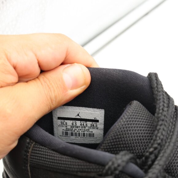 Nike Air Jordan 11 XI Men's Size 10.5 Retro Football Cleat Bred 2018 AO1561-010 - Picture 3 of 15